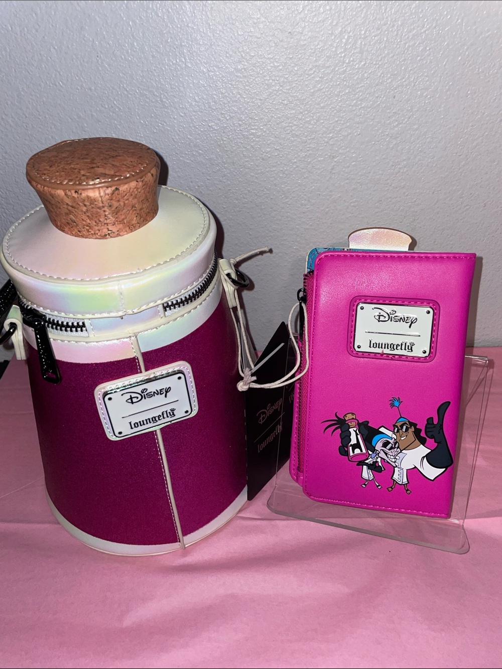 Loungefly Disney Emperor’s New Groove Yzma Llama Potion Crossbody & Wallet Set - Picture 4 of 10